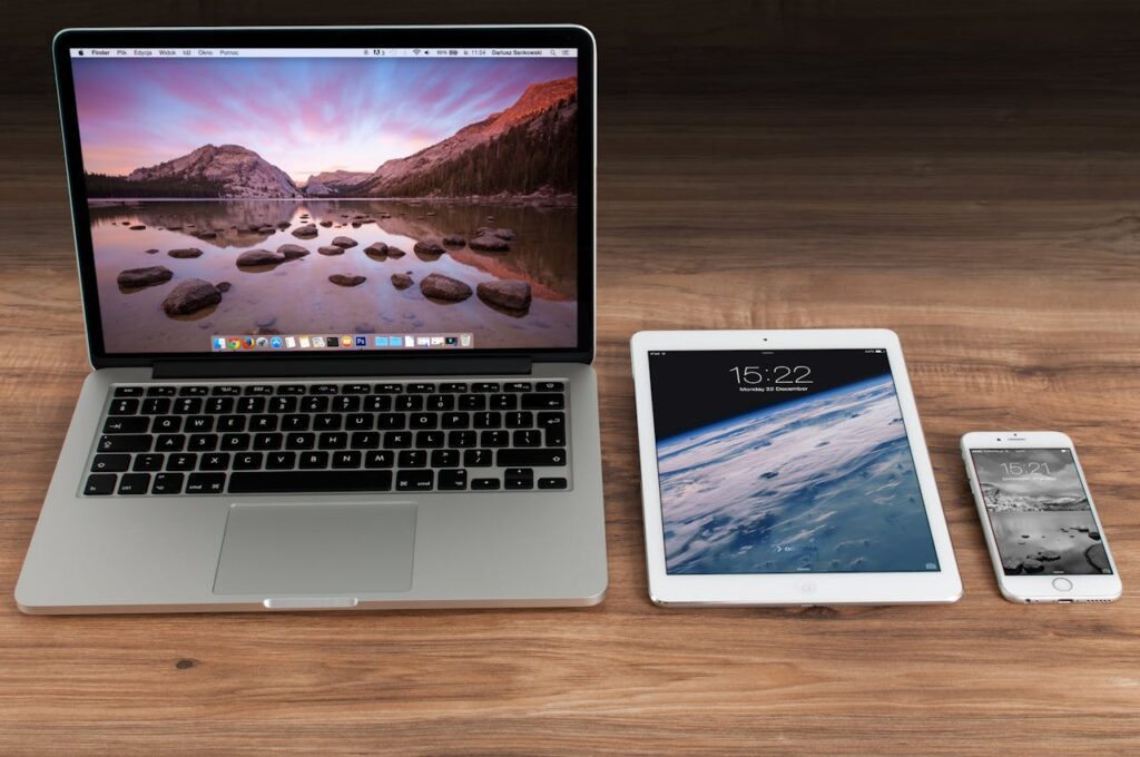 how to start learning web designing. Learn responsive design. A picture of a laptop, tablet and mobile.